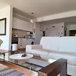 Апартаменты Amazing With Ocean View, Pool And Лагуш