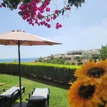 Апартаменты Amazing With Ocean View, Pool And Лагуш